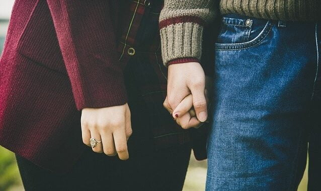 不倫に走る40代女性の心理とは?7つの理由と対処法