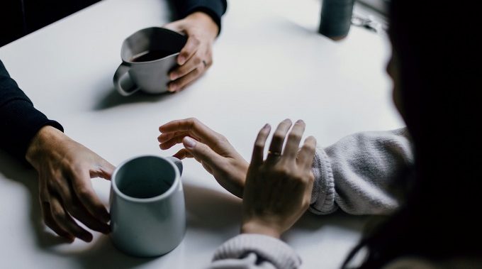 不倫関係から抜け出せない女性への提言 - 心の整理と前に進む方法